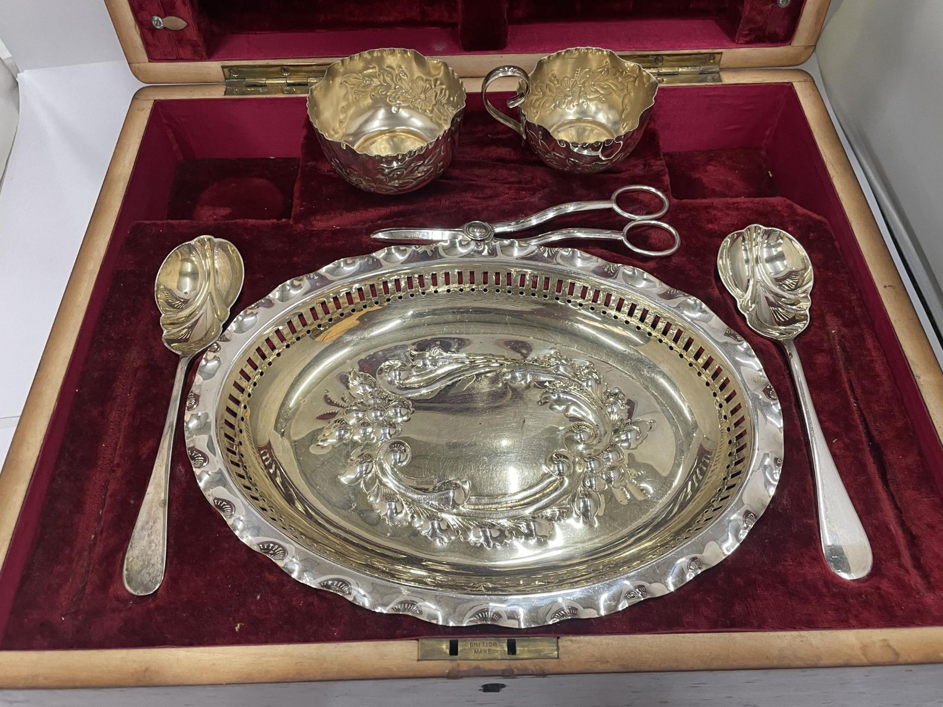 A VINTAGE OAK CASED CANTEEN SERVING SET WITH SILVER PLATED DISH, SERVERS AND CUPS AND CUTLERY WITH - Image 3 of 8