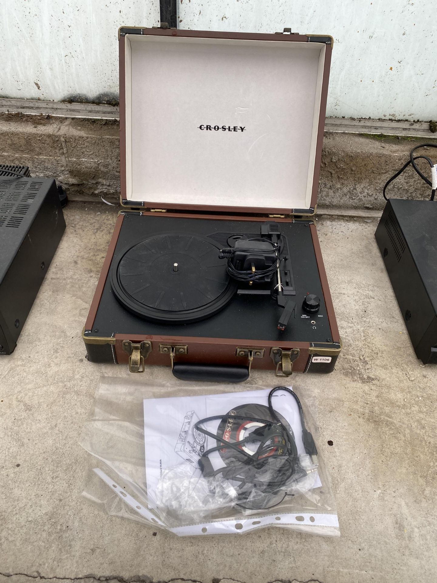 A CASED CROSLEY RECORD PLAYER