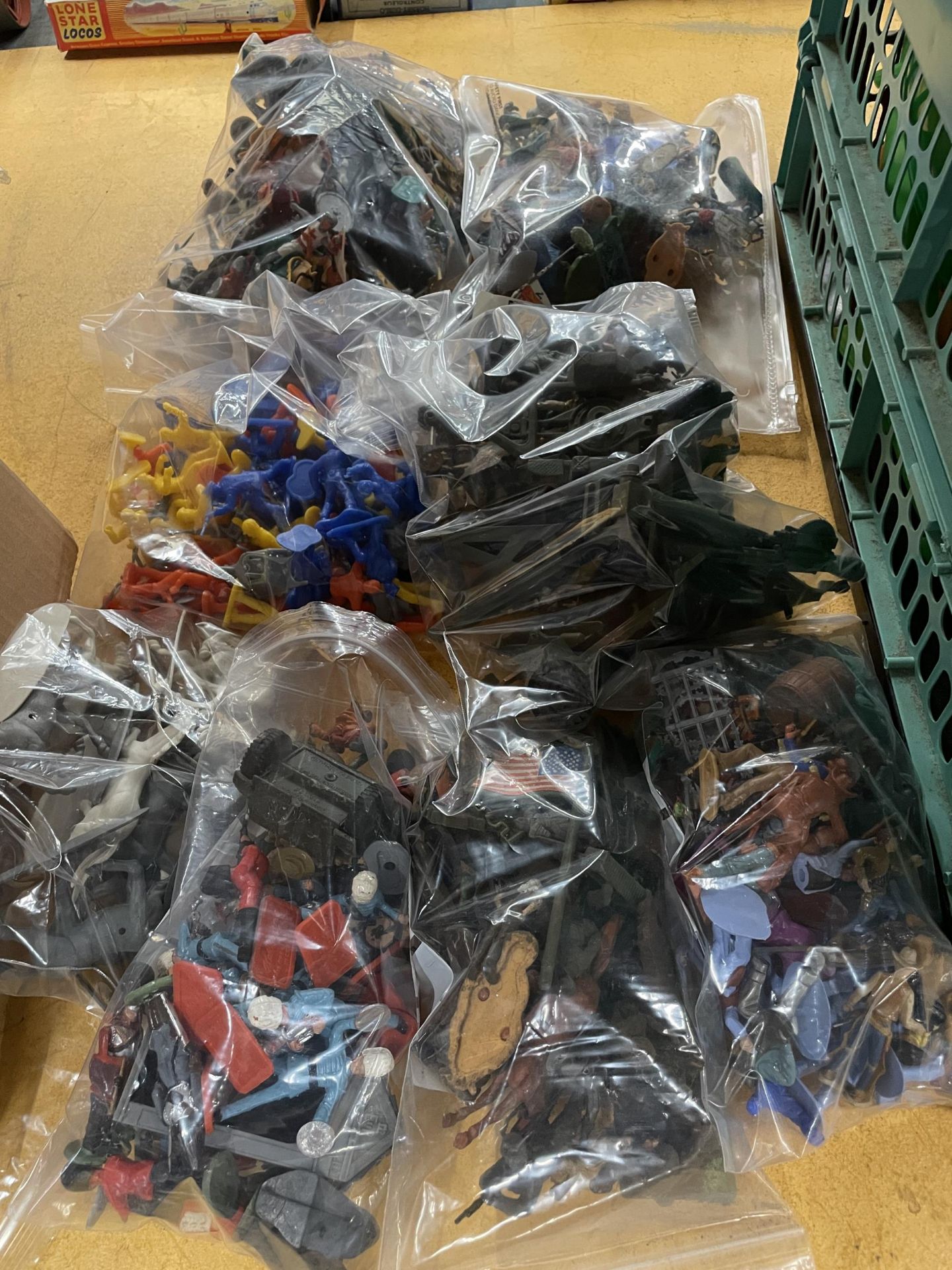 A LARGE QUANTITY OF PLASTIC FIGURES AND ACCESSORIES TO INCLUDE KNIGHTS, COWBOYS, HORSES, SOLDIERS,