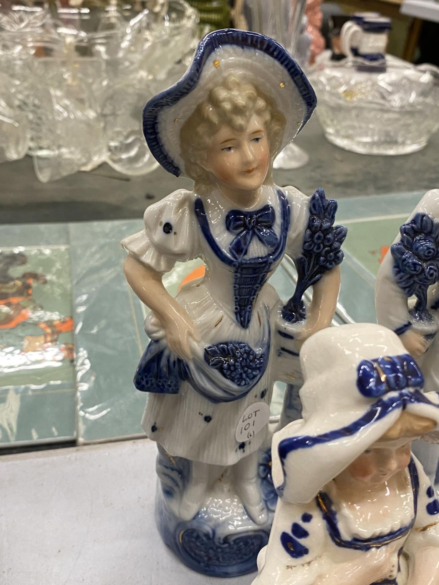 A GROUP OF SIX CONTINENTAL BLUE AND WHITE PORCELAIN FIGURES, LARGEST HEIGHT 23CM - Image 3 of 3
