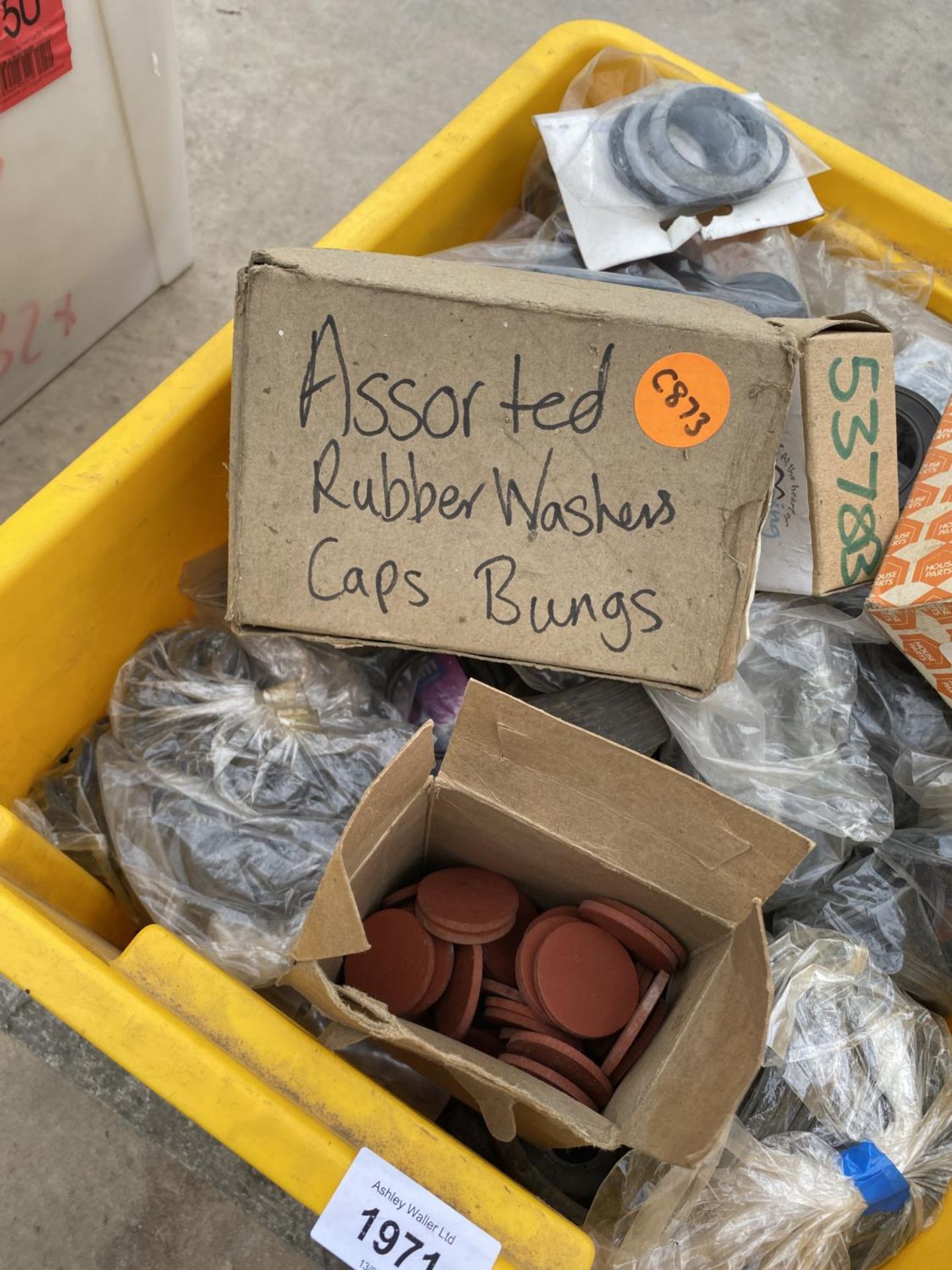 A LARGE ASSORTMENT OF RUBBER WASHERS, BUNGS AND CAPS ETC - Image 4 of 4