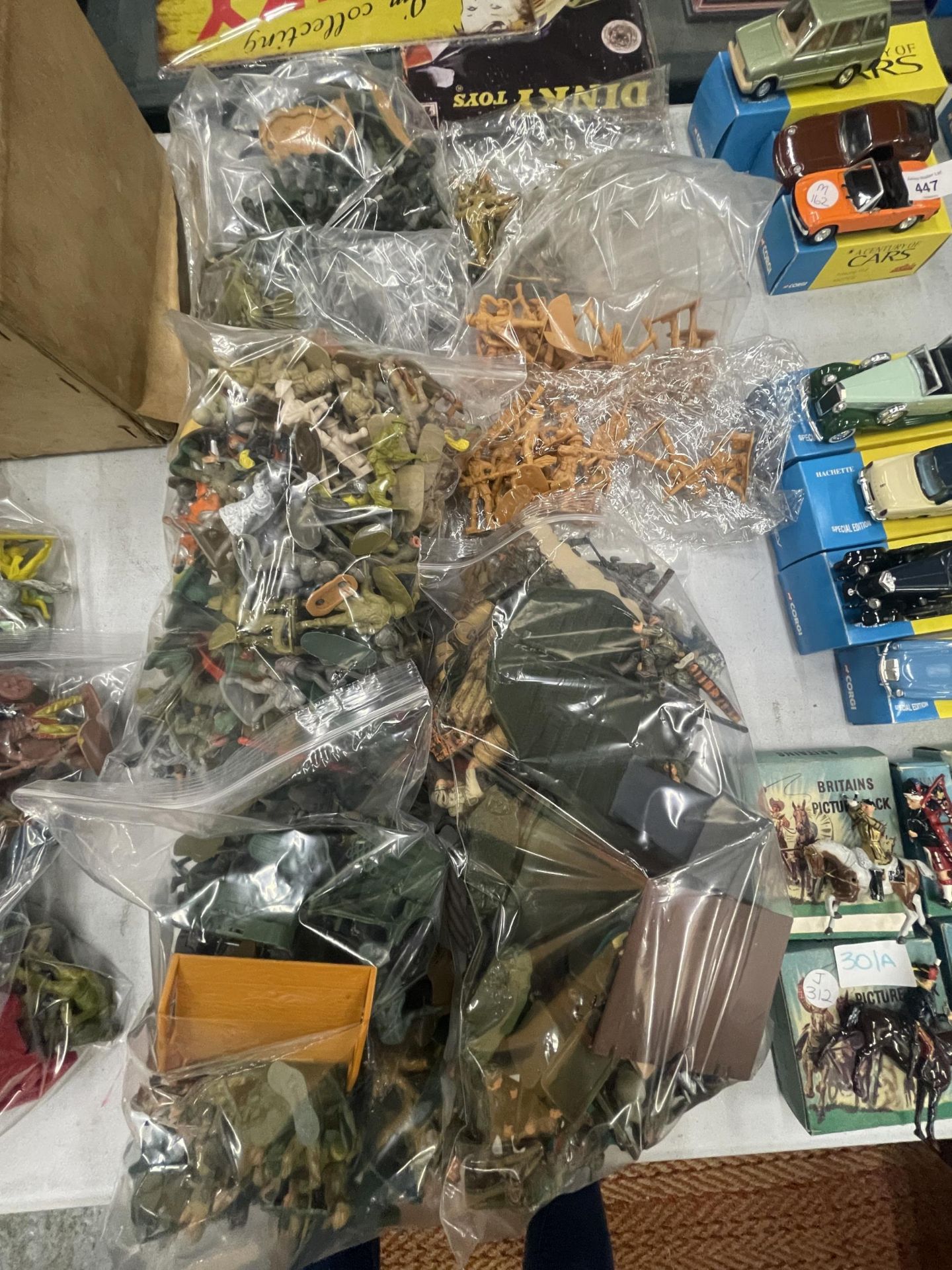 A COLLECTION OF ARMY MEN PLASTIC FIGURES IN BAGS