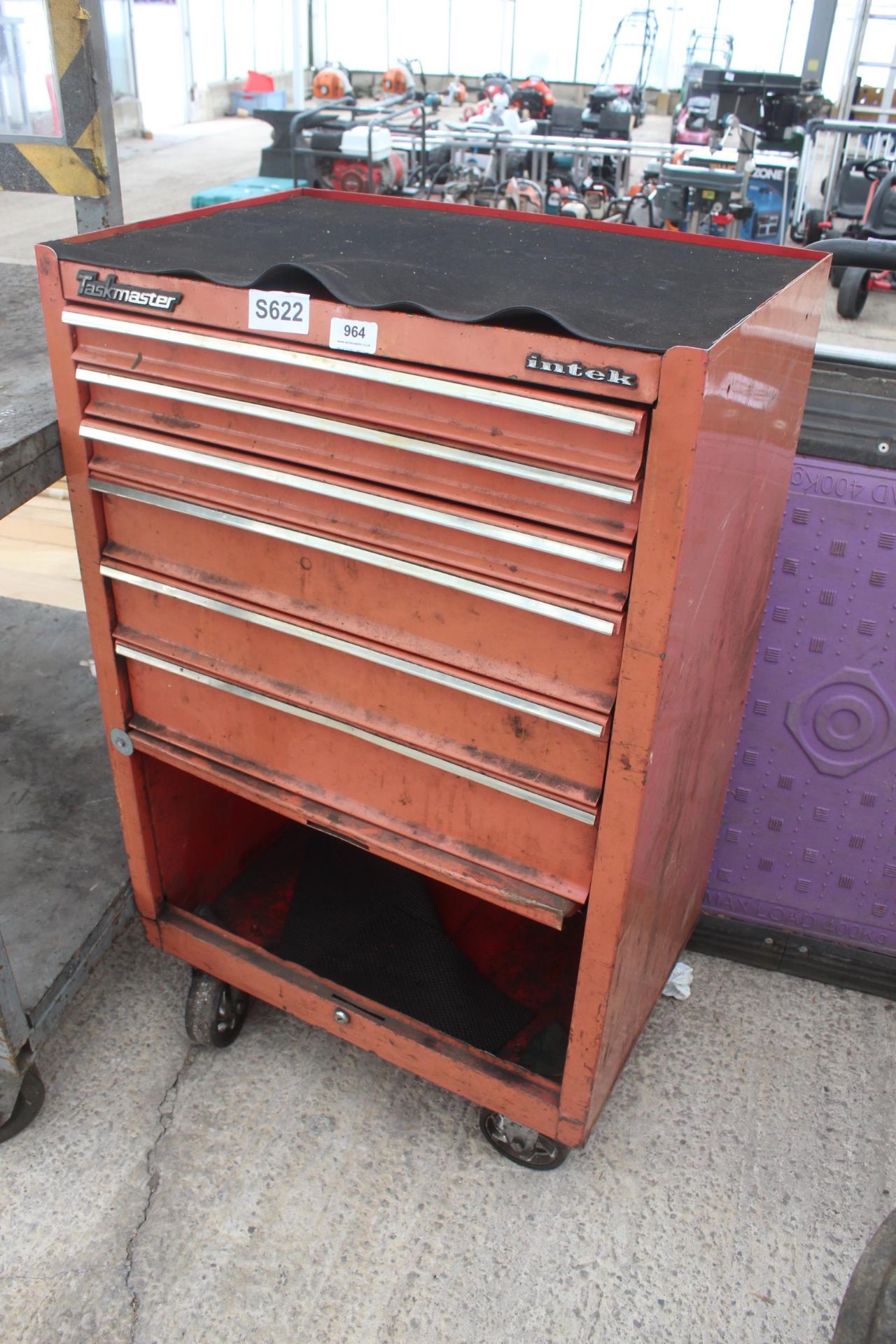 CABINET TOOL BOX ON WHEELS NO VAT