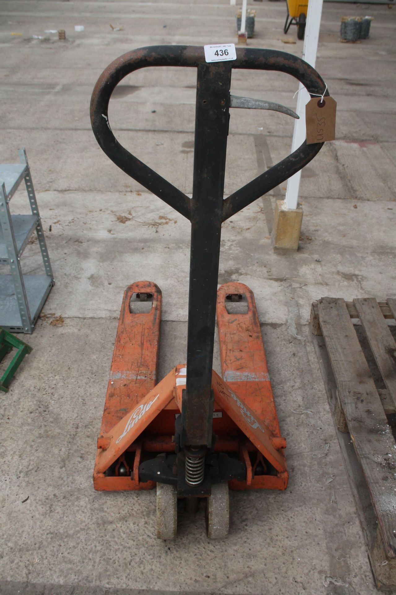 PALLET PUMP TRUCK NO VAT - Image 2 of 2