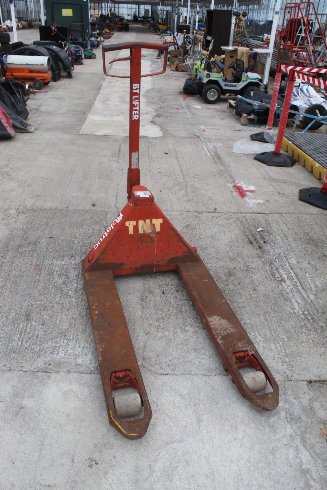 PALLET TRUCK NO VAT