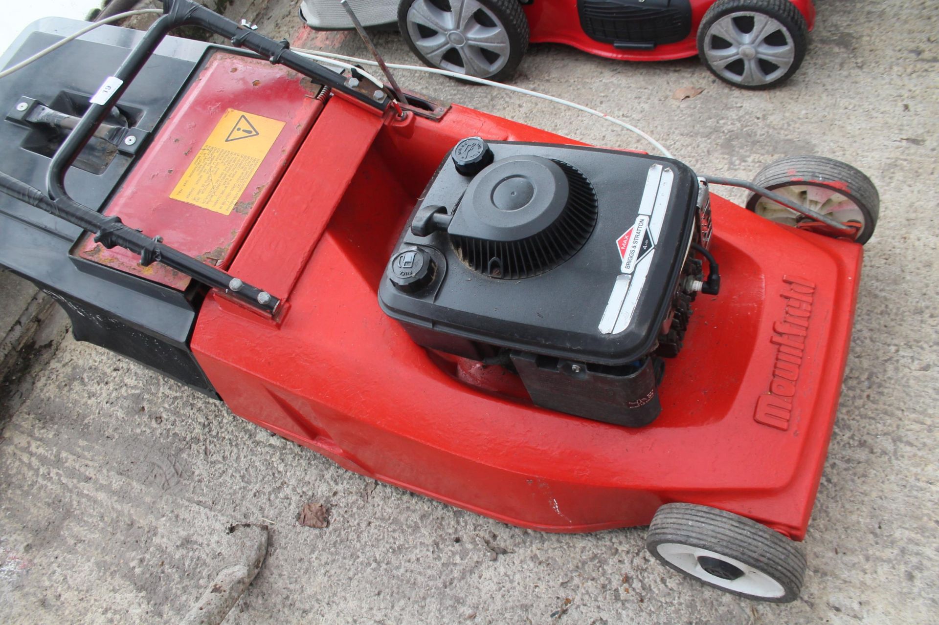 A MOUNTFIELD LAWN MOWER WITH A BRIGGS & STRATTON 4HP ENGINE + VAT - Image 2 of 2