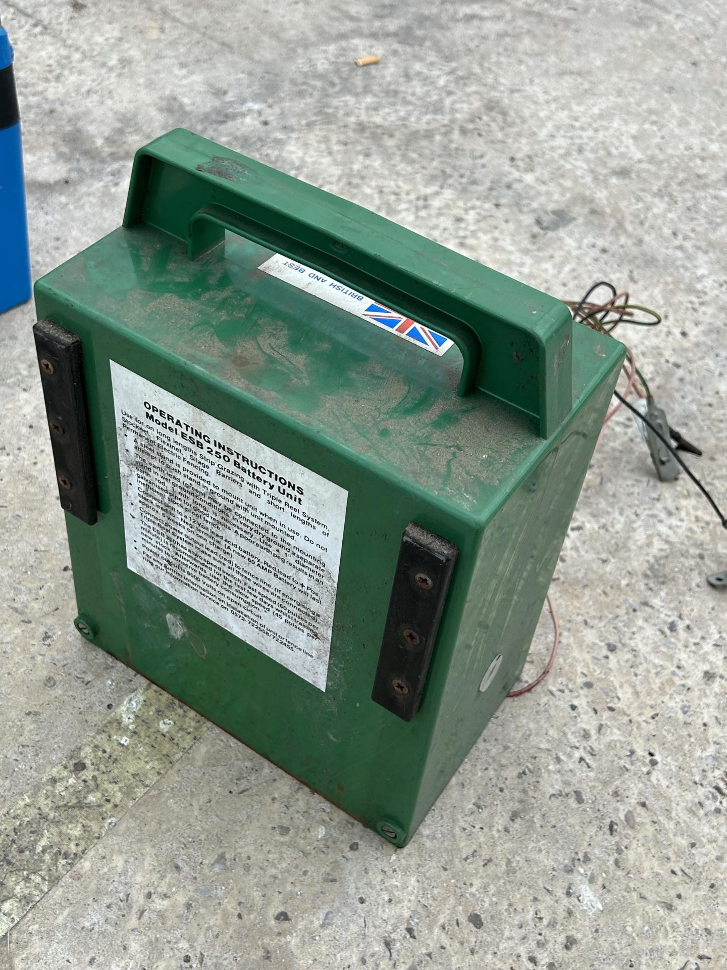 A SHEPARD BATTERY ELECTRIC FENCE UNIT, BELIEVED TO BE IN GOOD WORKING ORDER BUT NO WARRANTY - Image 3 of 3