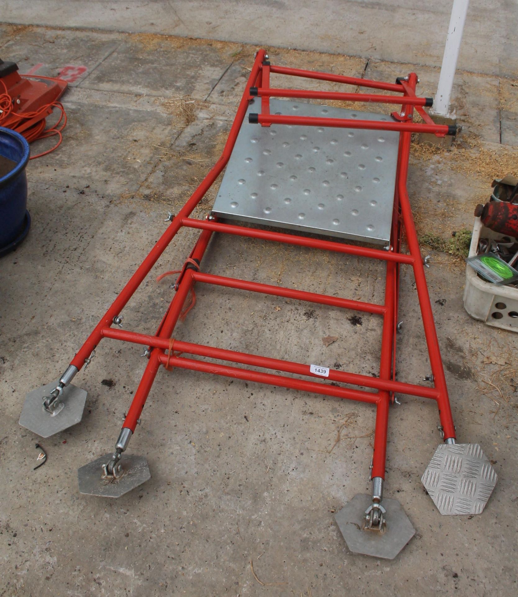 WORKING PLATFORM NO VAT