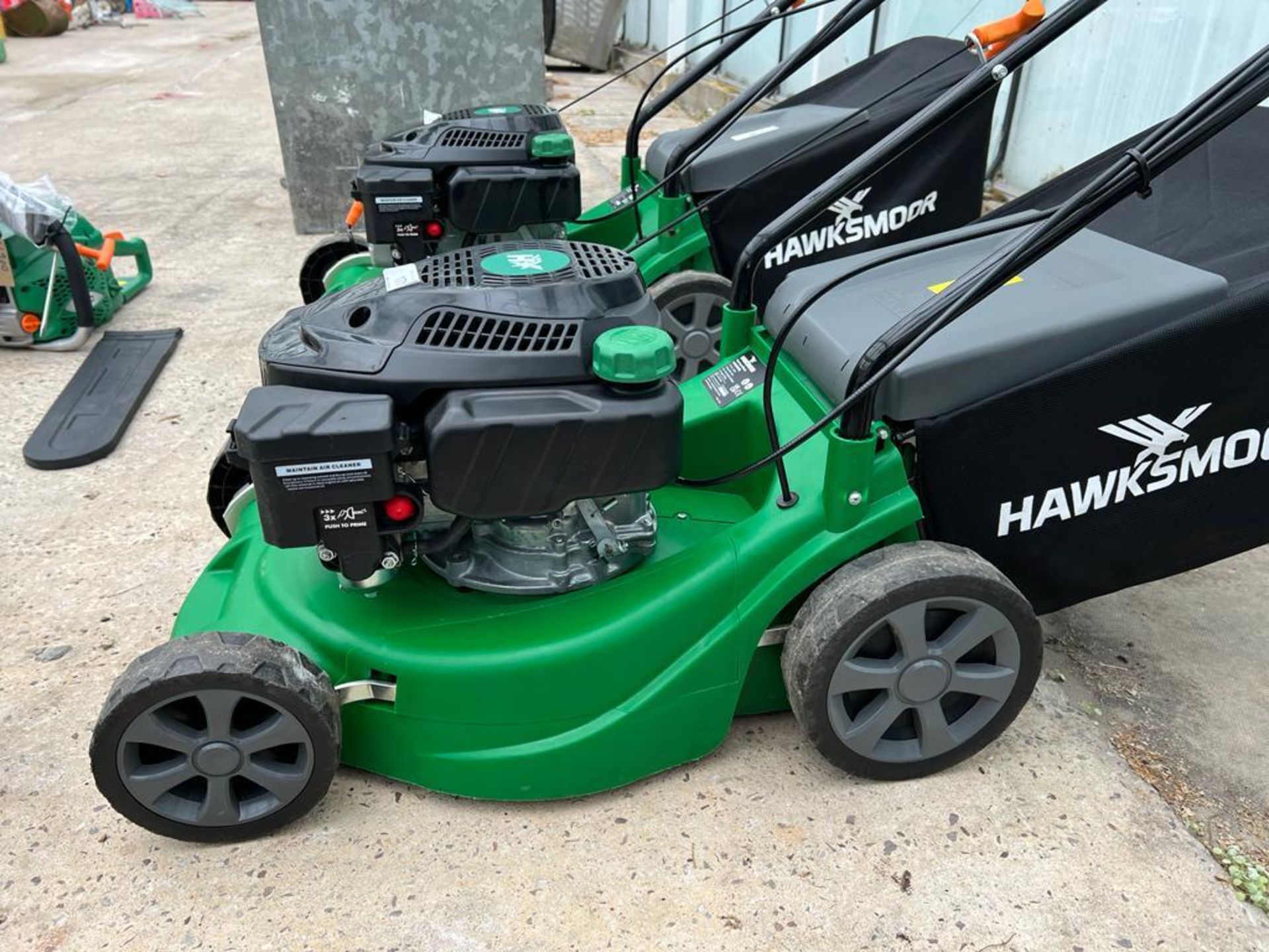 A NEW HAWKSMOOR 17" SELF PROPELLED SUPER LIGHT LAWN MOWER & GRASS BOX OIL IN THE ENGINE BUT NO - Image 3 of 3