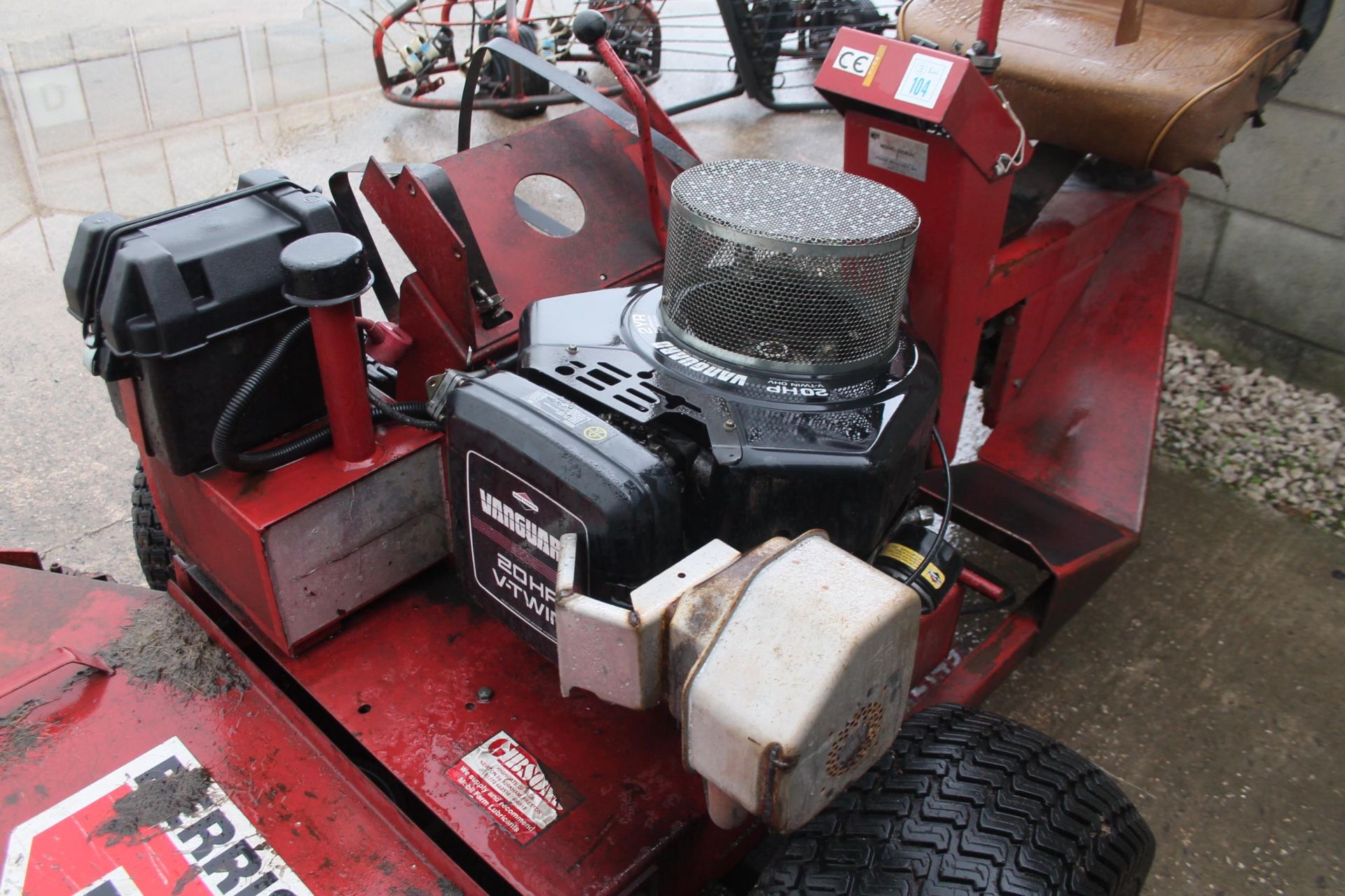 A FERRIS COMMERCIAL PRO-CUT 61 LAWN MOWER WITH A VANGUARD 20HP V-TWIN ENGINE NO VAT - Image 3 of 3