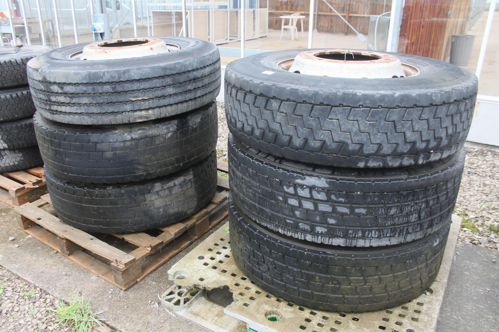 6 WHEELS AND TYRES 295/80 R22.5 NO VAT