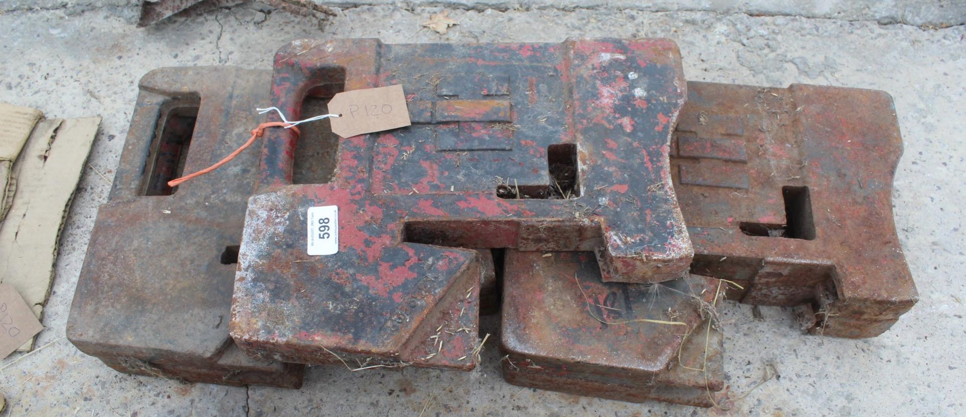 5 X I H TRACTOR WEIGHTS + VAT - Image 2 of 2