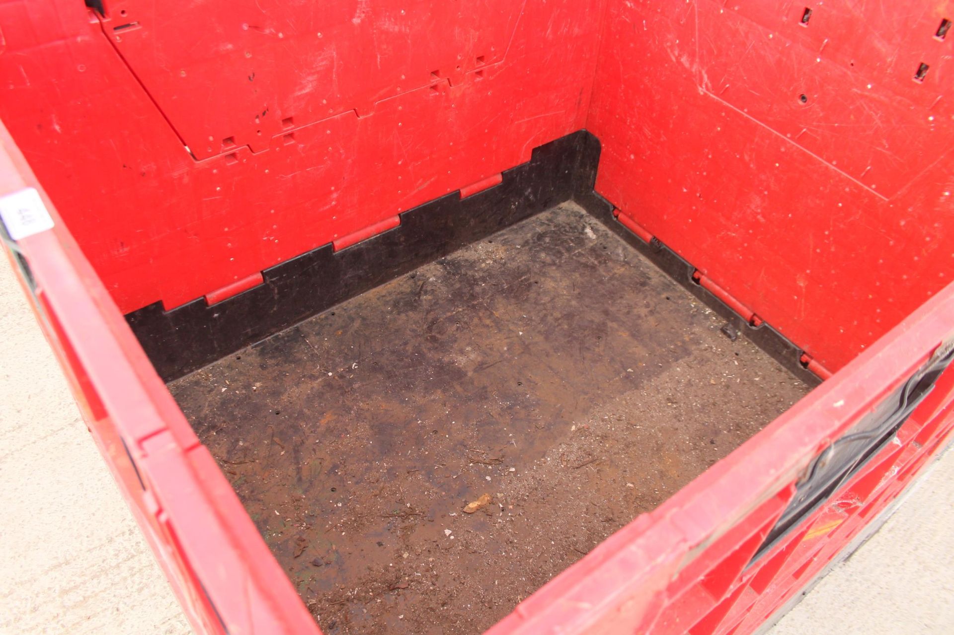 RED AND BLACK CRATE/BOX NO VAT - Image 2 of 2