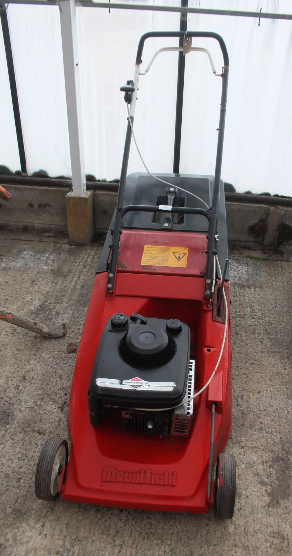A MOUNTFIELD LAWN MOWER WITH A BRIGGS & STRATTON 4HP ENGINE + VAT
