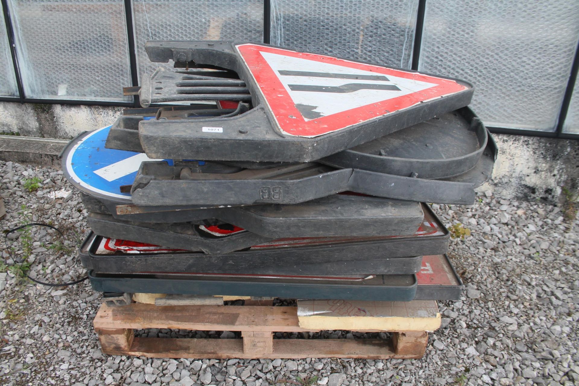 PALLET OF ROAD SIGNS NO VAT