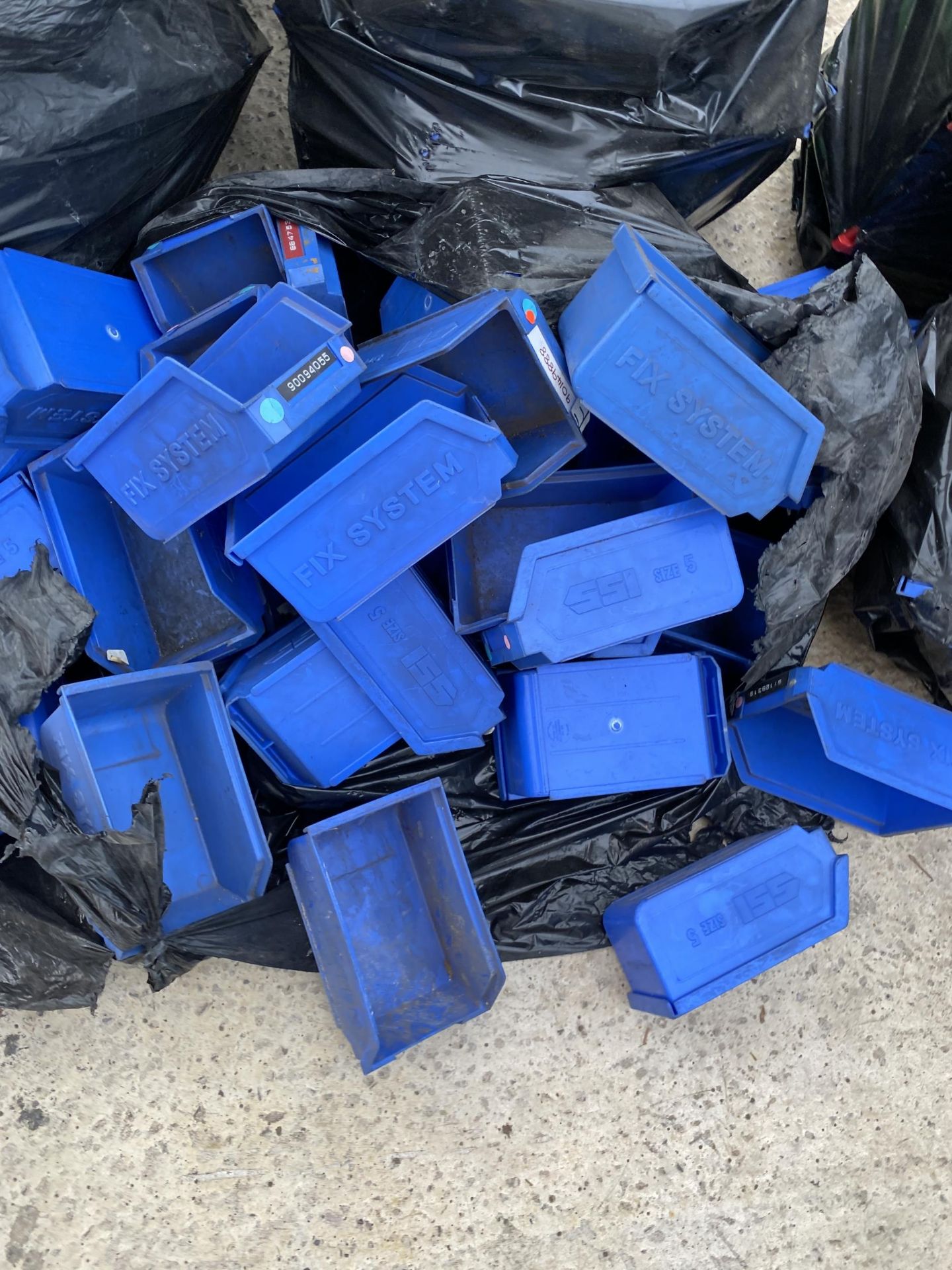 A LARGE QUANTITY OF PLASTIC LIN BIN STORAGE CONTAINERS - Image 2 of 5