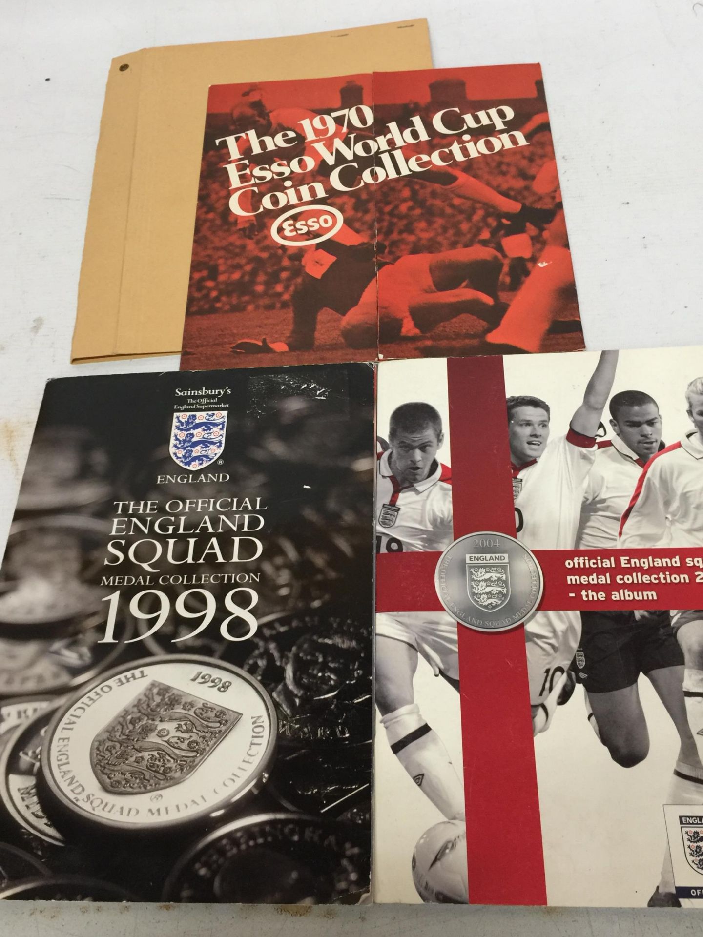 THREE FULL COLLECTORS COIN SETS TO INCLUDE 1970 WORLD CUP, 1998 AND 2004 ENGLAND SQUAD - Image 5 of 5