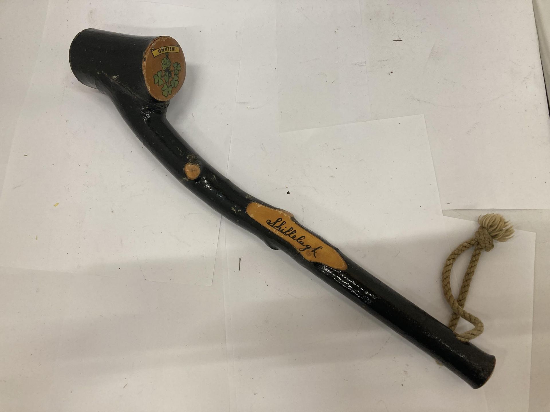 AN IRISH WOODEN BLACKTHORN SHILLELAGH