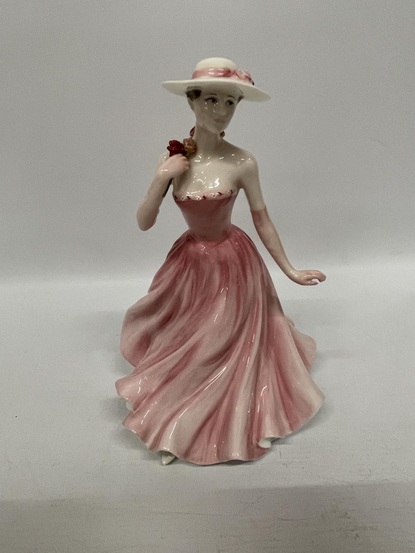 A ROYAL DOULTON 'CHLOE' LADY FO THE YEAR 2000 FIGURE - Image 2 of 4