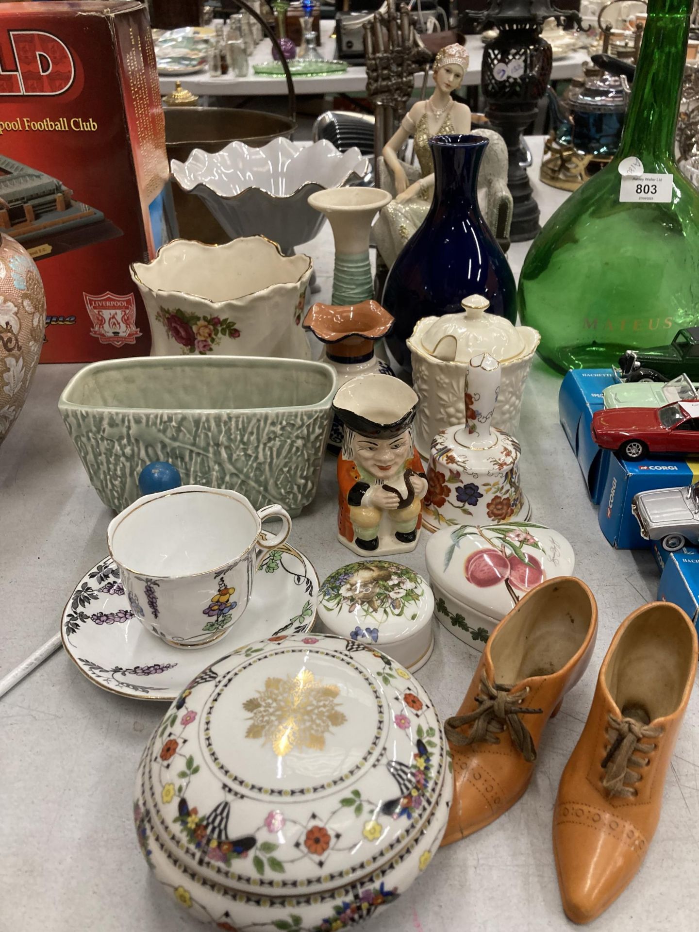 A MIXED LOT OF CERAMICS AND FURTHER ITEMS, ART DECO STYLE FIGURE ETC - Image 2 of 5