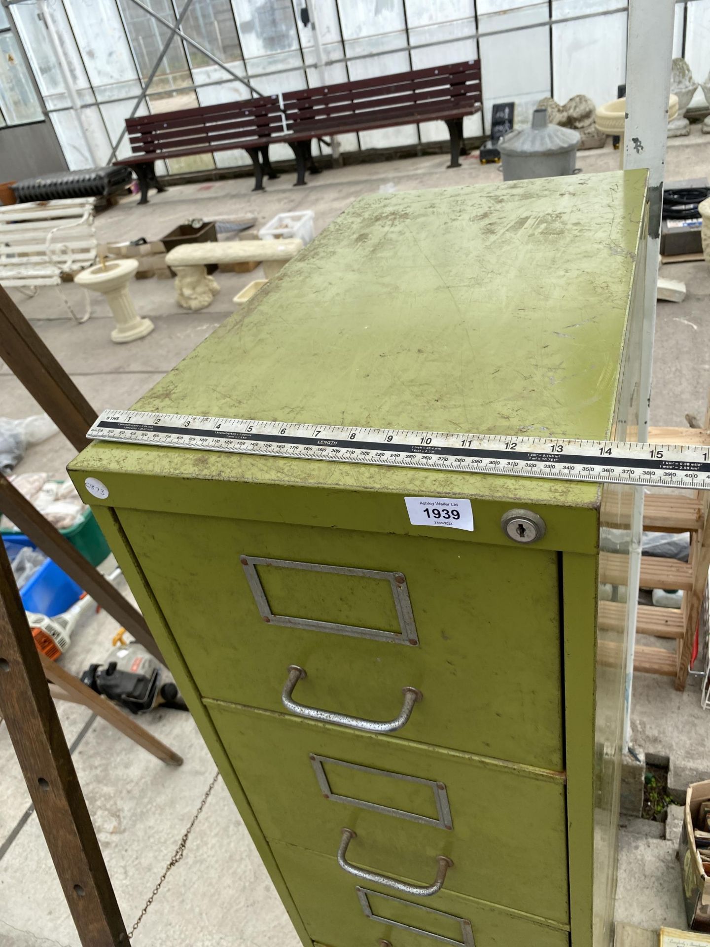 A VINTAGE METAL SIX DRAWER FILING CABINET - Image 4 of 5