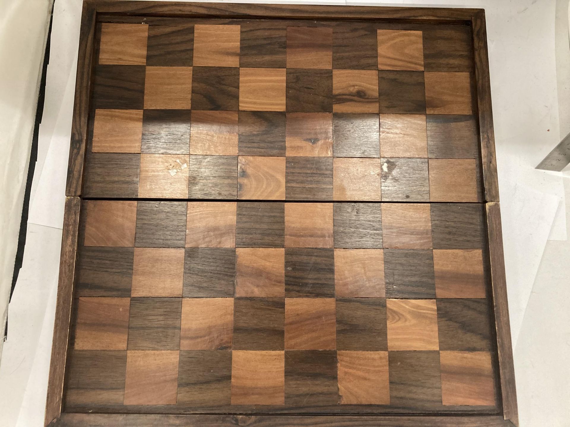 A VINTAGE HARDWOOD CHESS BOARD WITH CARVED WOODEN PIECES - Image 3 of 3
