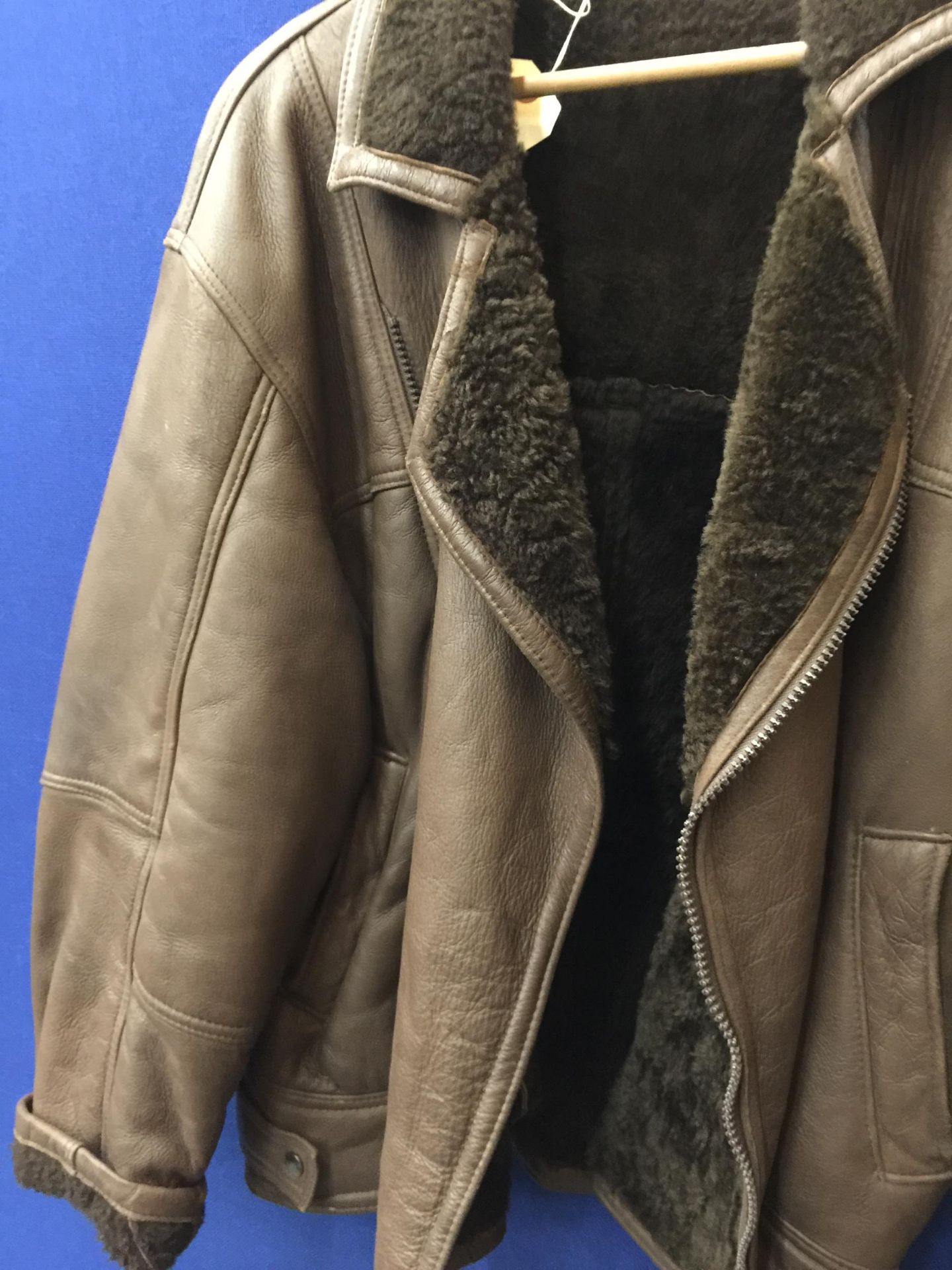 A VINTAGE FLYING JACKET STYLE SHEEPSKIN JACKET - Bild 4 aus 4