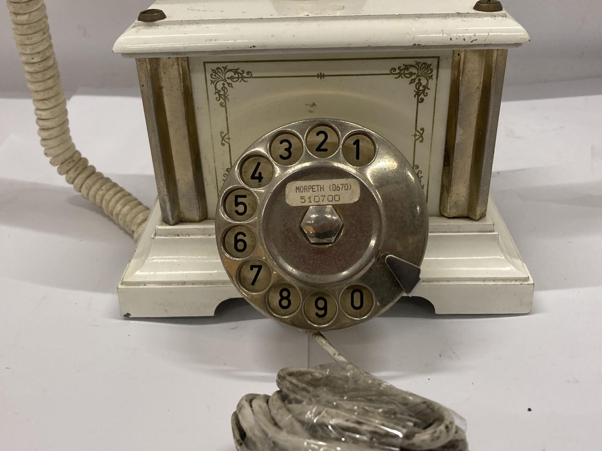 A VINTAGE ITALIAN TELEPHONE WITH GILT DESIGN - Bild 2 aus 4