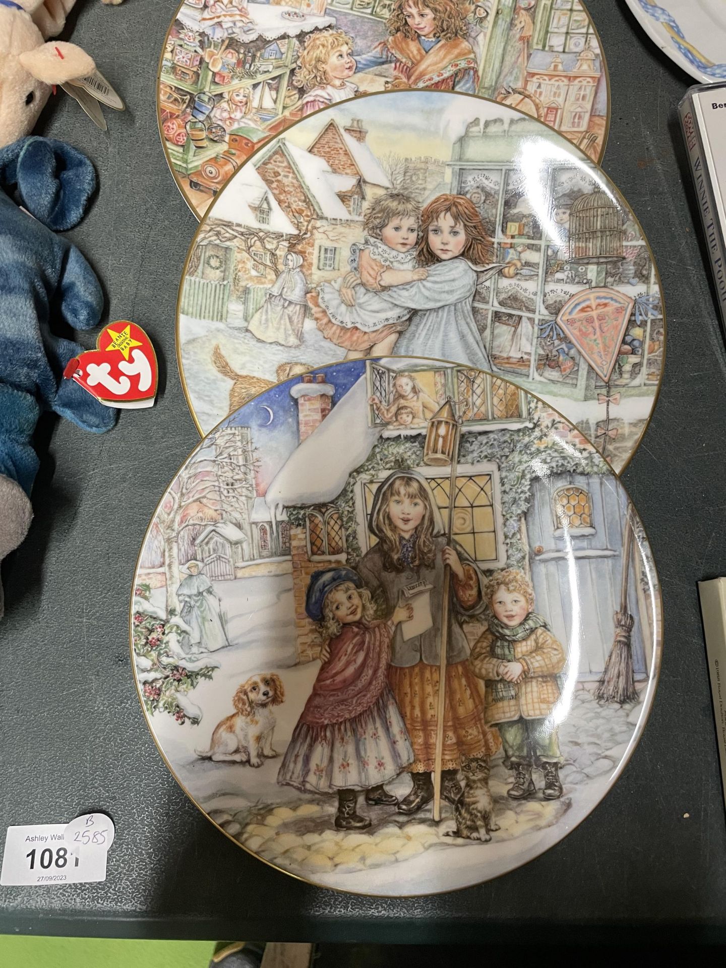 FIVE NSPCC CHRISTMAS CABINET PLATES - Image 2 of 4