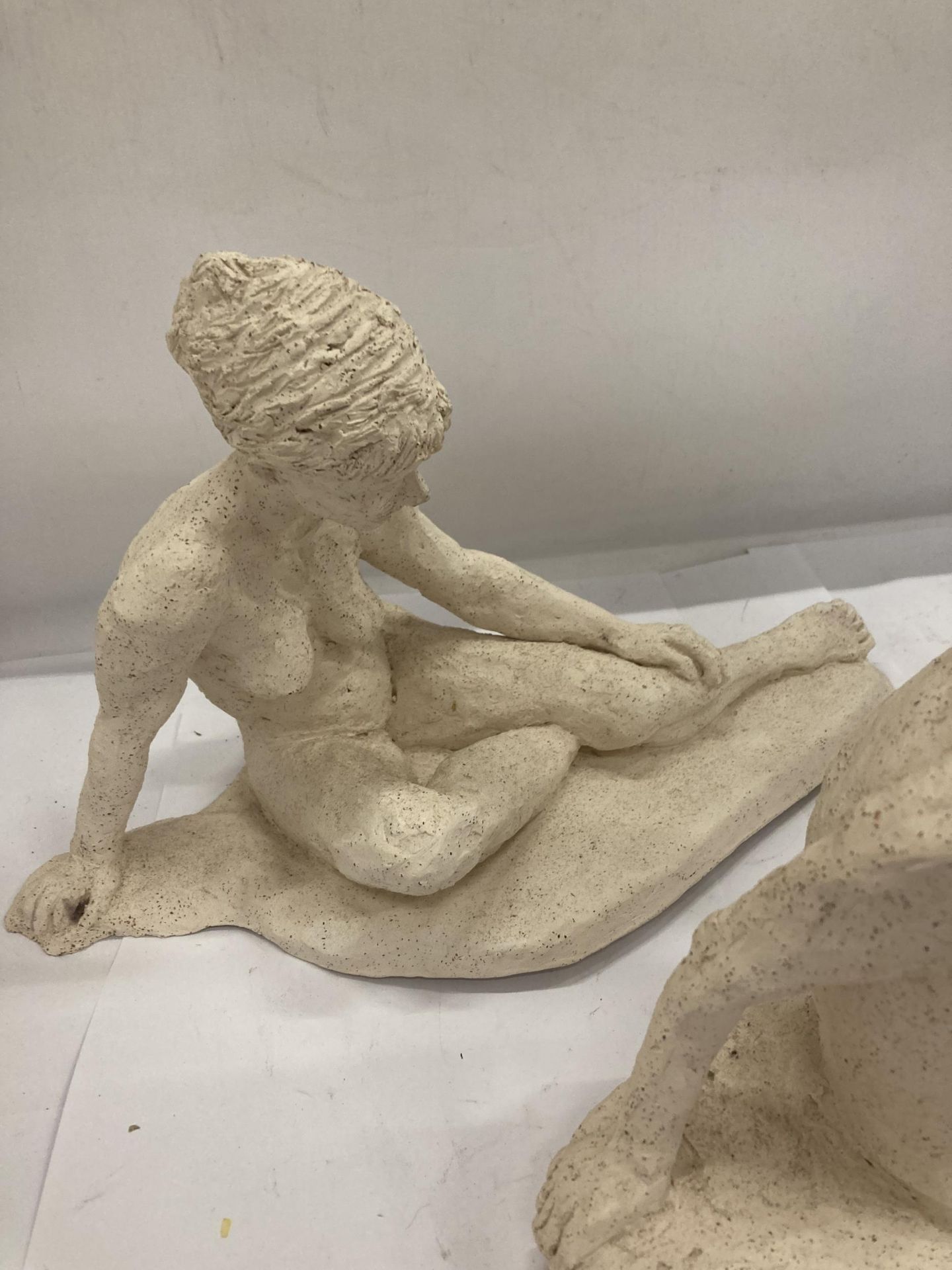 TWO ABSTRACT STONE EFFECT NUDE FIGURES - Bild 2 aus 4