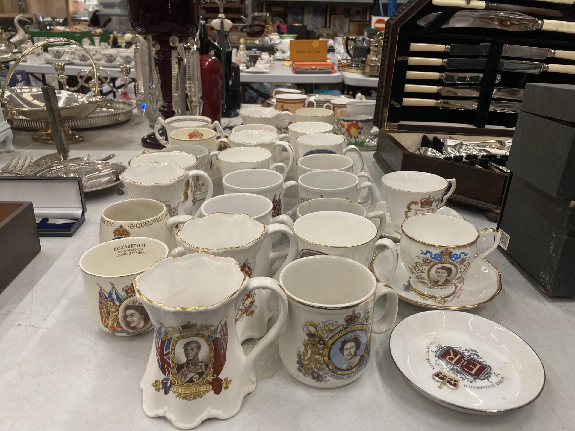 A LARGE COLLECTION OF COMMEMORATIVE CHINA MUGS, AYNSLEY ETC