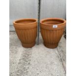 A MATCHING PAIR OF DECORATIVE TERACOTTA PLANT POTS (H:32CM)