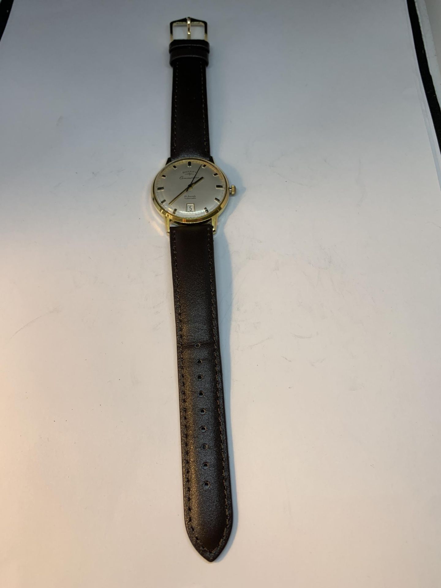 A VINTAGE ROTARY COMMODORE 21 JEWELS AUTOMATIC WRIST WATCH WITH BROWN LEATHER STRAP SEEN WORKING BUT