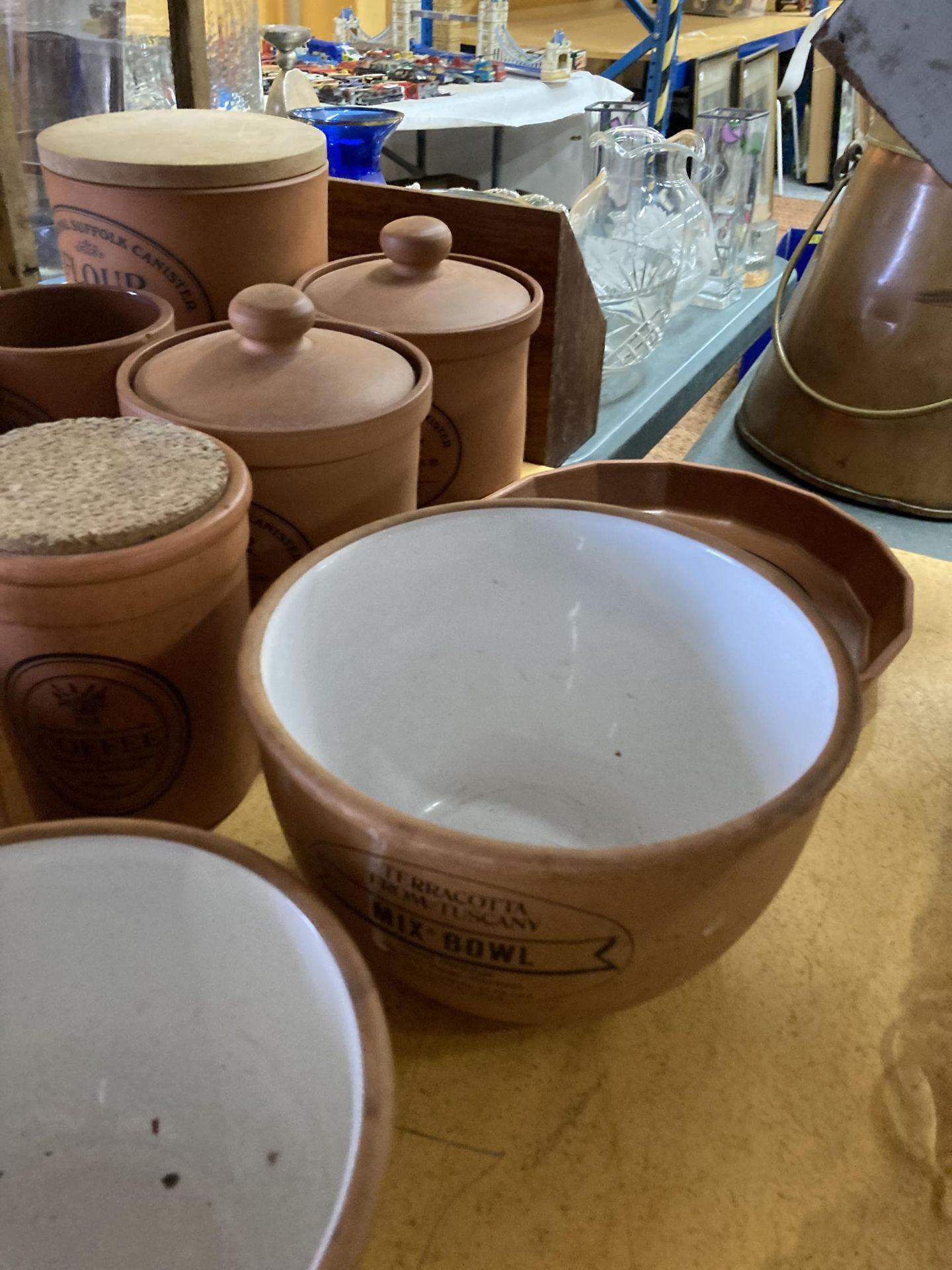 A LARGE COLLECTION OF TERRACOTTA STORAGE JARS AND BOWLS, THE MAJORITY BY HENRY WATSON POTTERY - Image 4 of 5