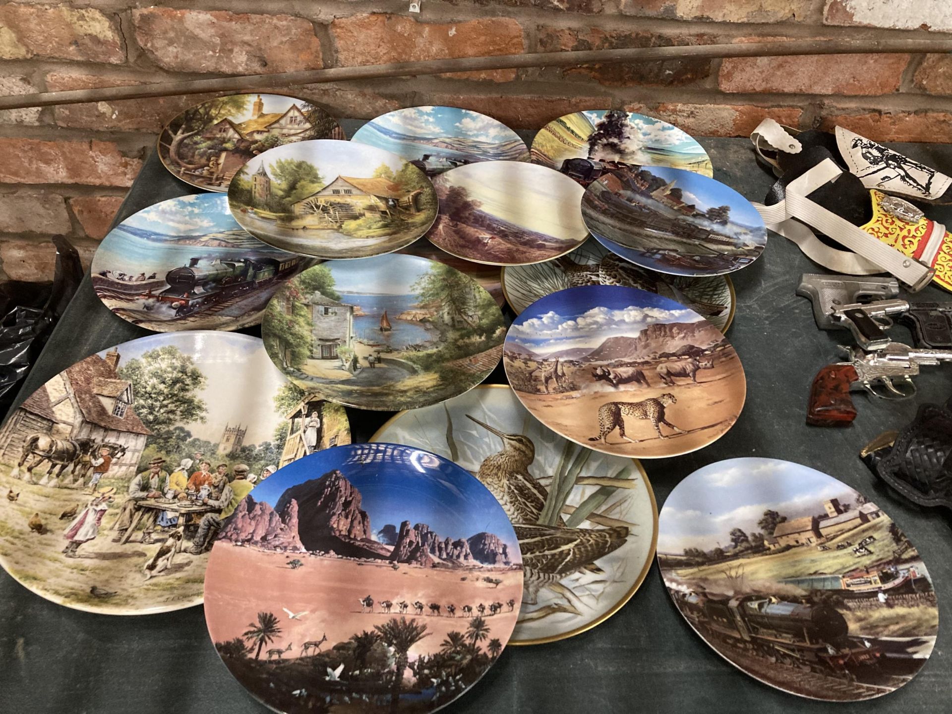 A COLLECTION OF ASSORTED CABINET PLATES