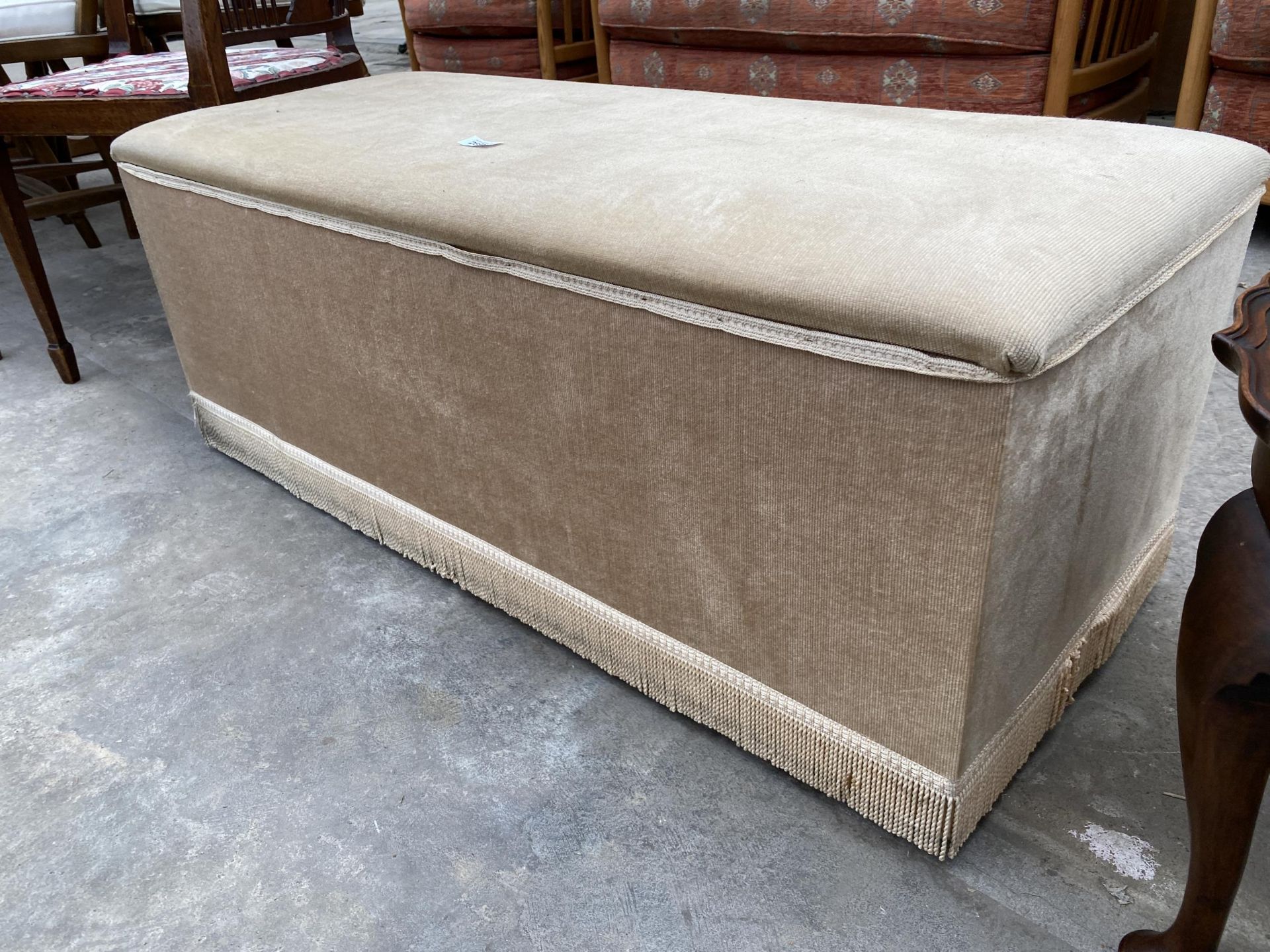 A MODERN OTTOMAN, 42" WIDE - Image 2 of 3