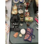 A MIXED LOT TO INCLUDE ELKINGTON SILVER PLATED JUG AND TANKARD, HIP FLASKS, BINOCULARS, VASE,