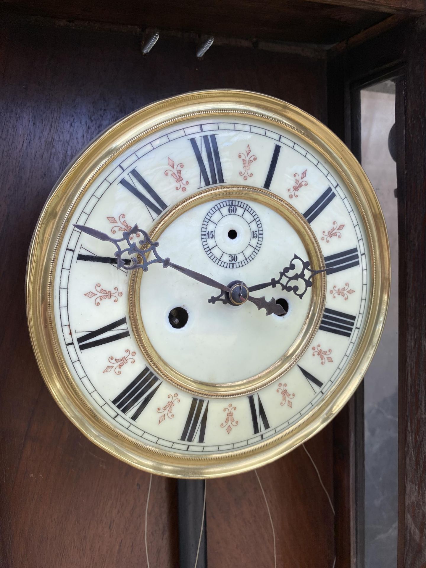 A DECORATIVE VIENNA STYLE MAHOGANY CHIMING WALL CLOCK - Image 5 of 5