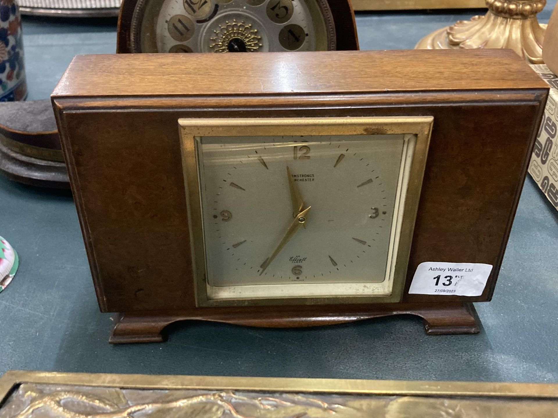 THREE VINTAGE MAHOGANY AND OAK CASED MANTLE CLOCKS - Image 2 of 4