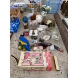 AN ASSORTMENT OF ITEMS TO INCLUDE A BOOMERANG, CERAMICS AND GLASS WARE ETC