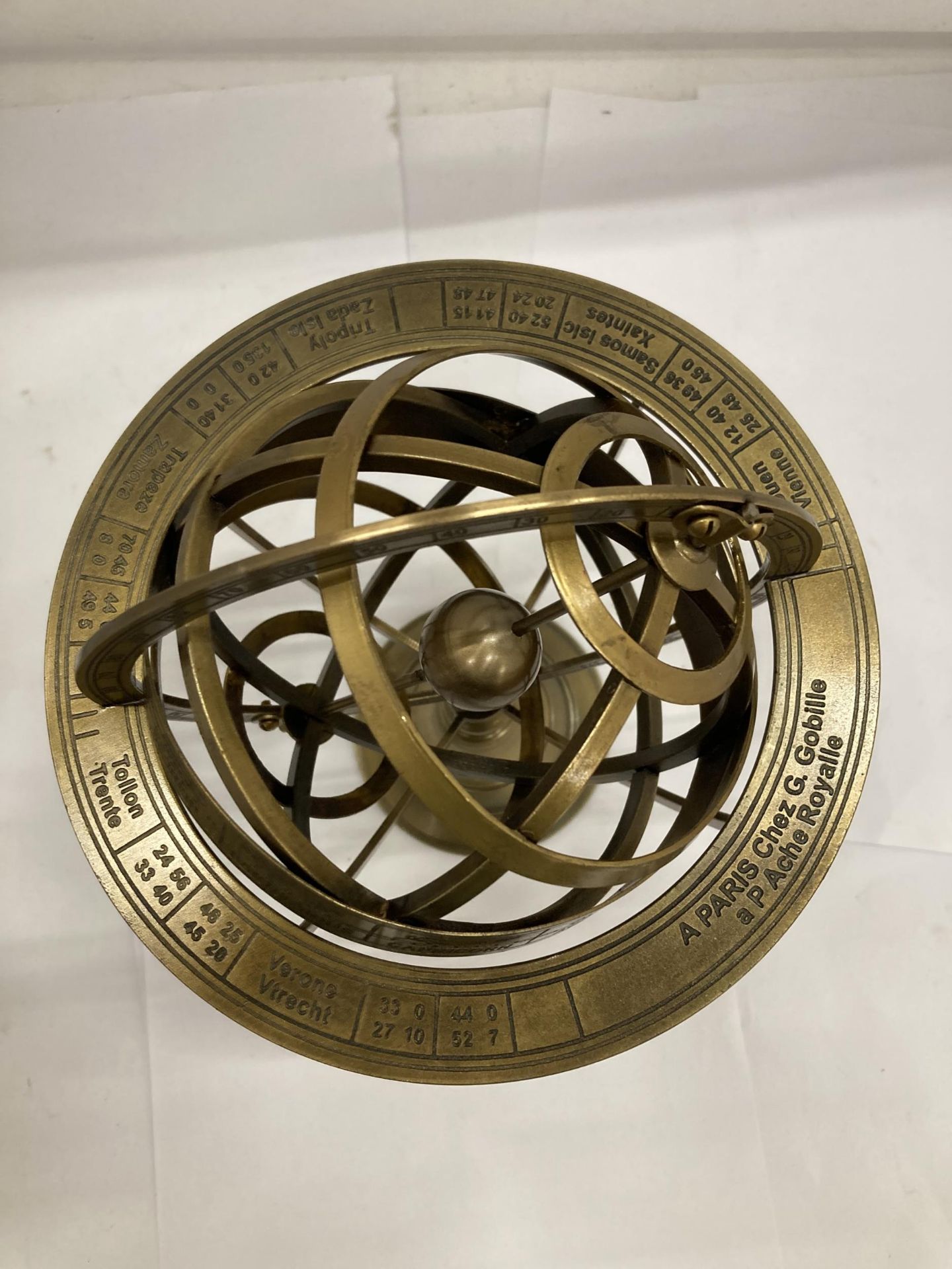 A BRASS DESK REVOLVING GLOBE STYLE COMPASS WITH BIRTH SIGNS - Image 3 of 3