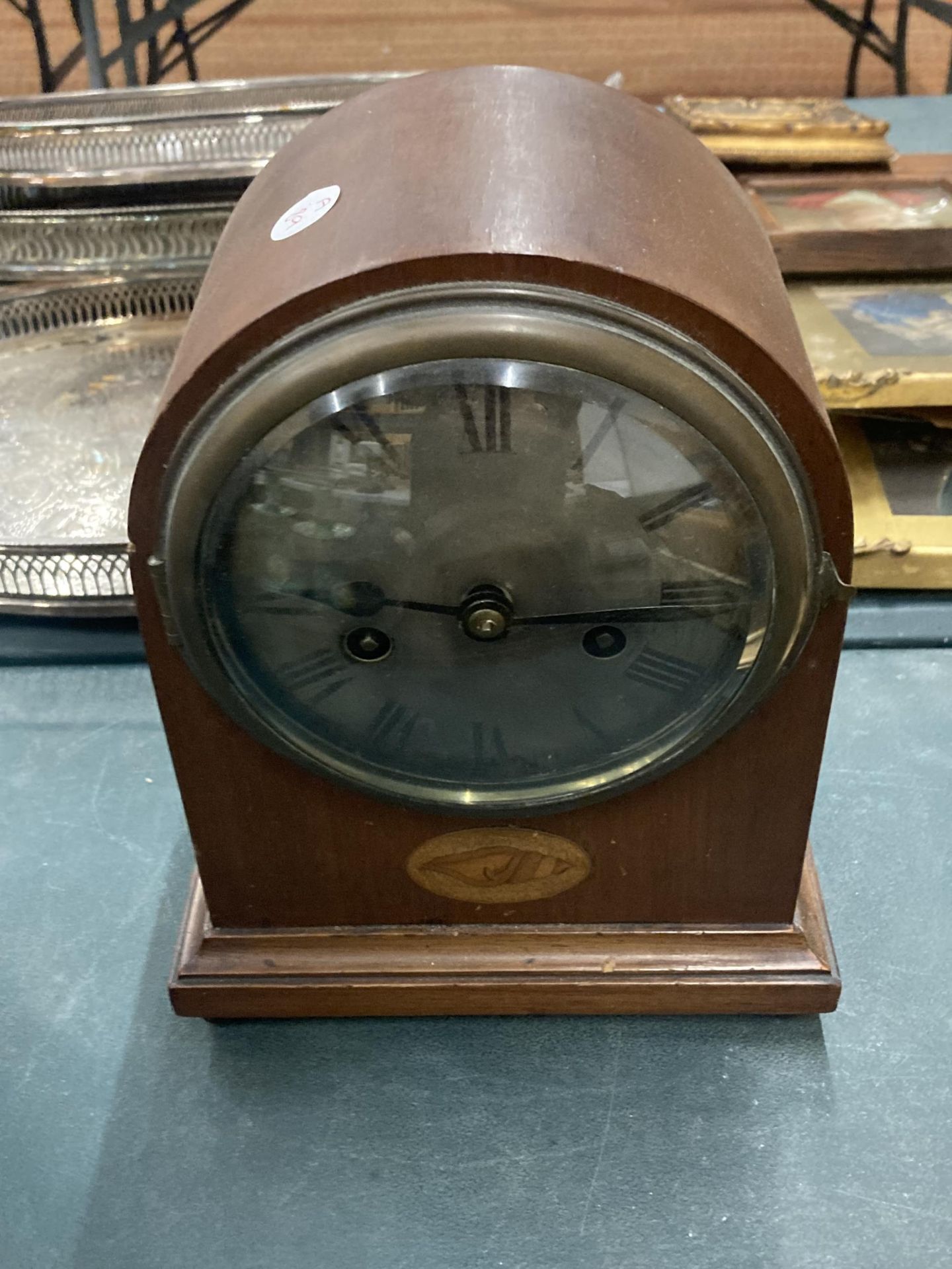 THREE VINTAGE MAHOGANY AND OAK CASED MANTLE CLOCKS - Image 4 of 4