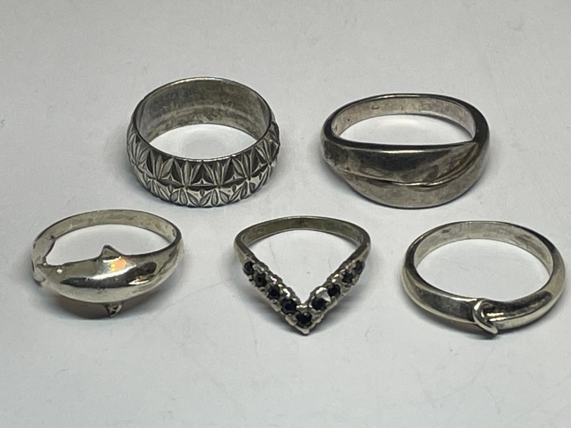 FIVE VARIOUS SILVER RINGS