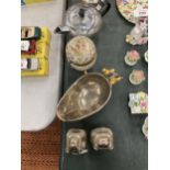 A MIXED LOT TO INCLUDE SILVER PLATED ITEMS AND CERAMIC LIDDED TRINKET BOX