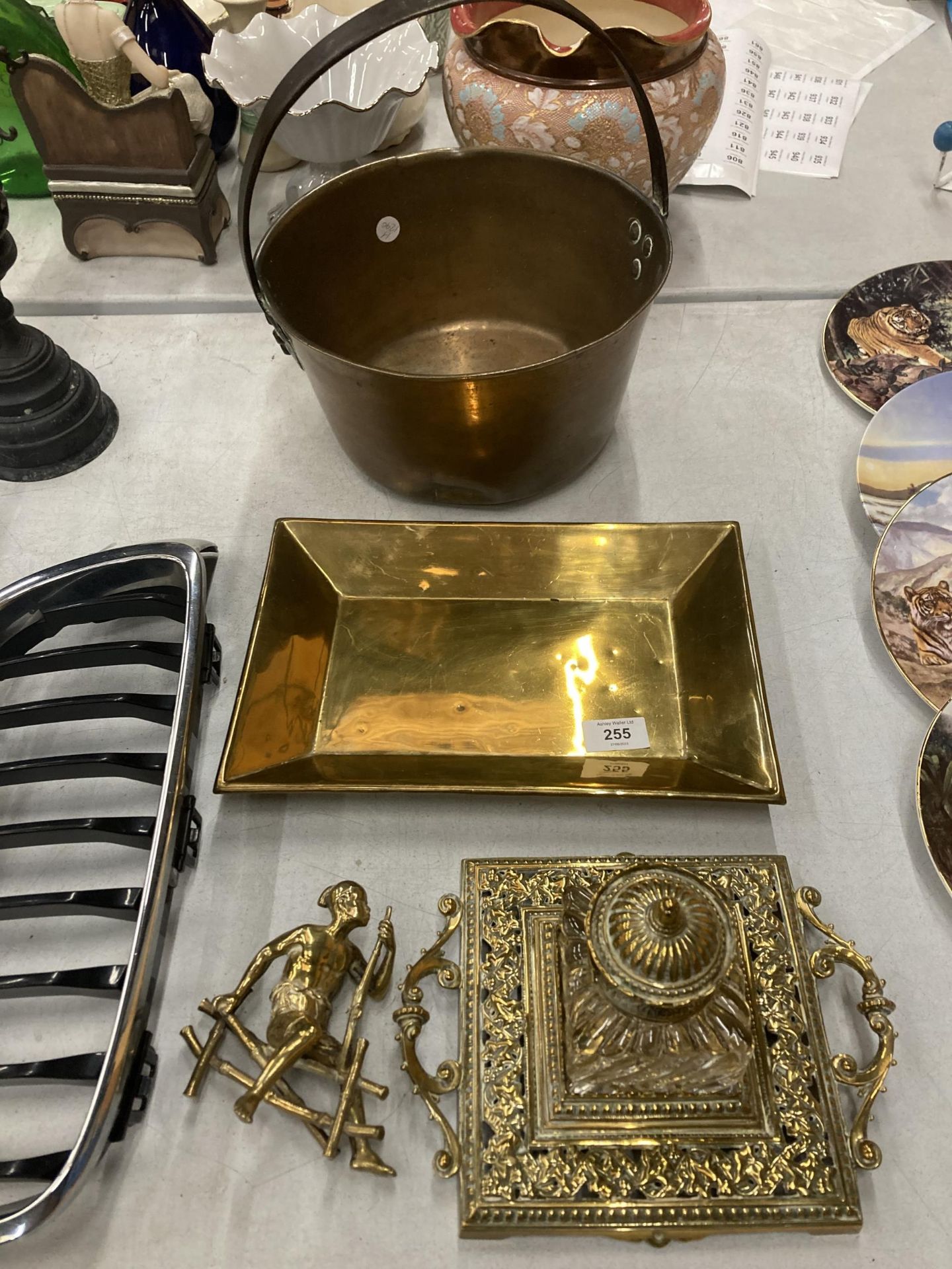 A COLLECTION OF BRASS ITEMS - JAM PAN, INKWELL ETC