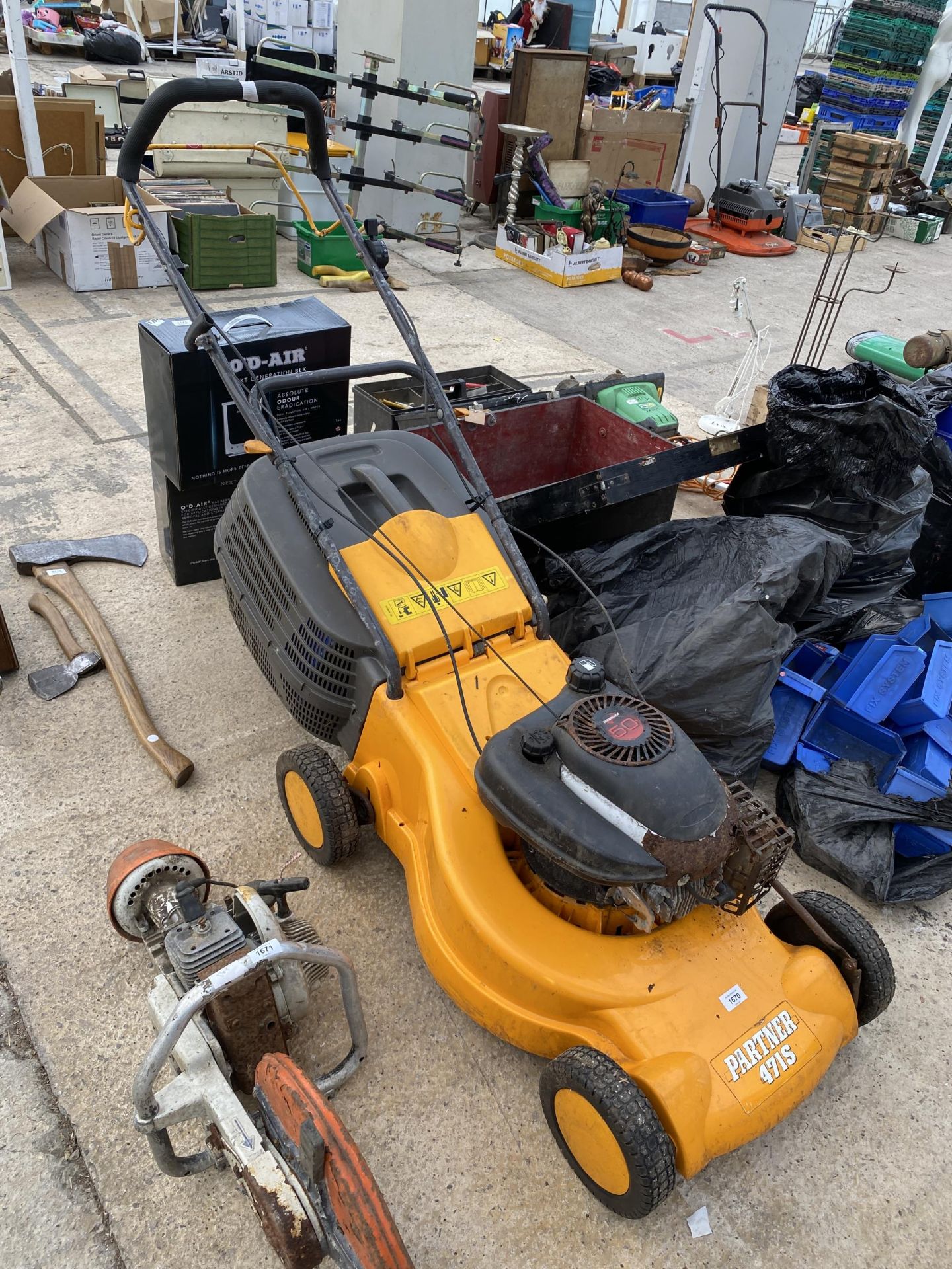 A PARTNER 471S PETROL LAWN MOWER WITH GRASS BOX