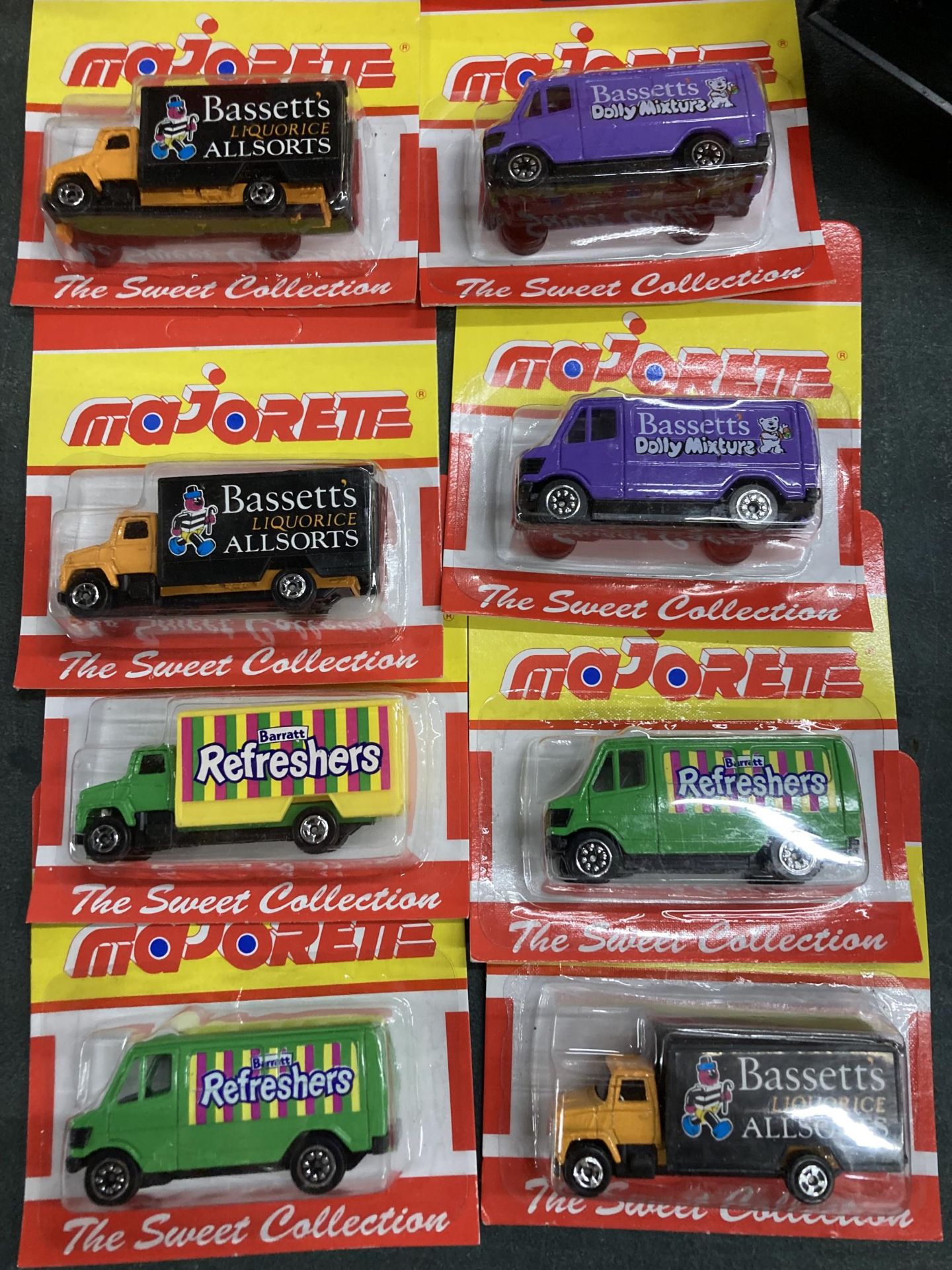 A LARGE COLLECTION OF 'MAJORETTE THE SWEET COLLECTION' SMALL DIE-CAST VANS AS NEW IN BLISTER PACKS - Bild 2 aus 3