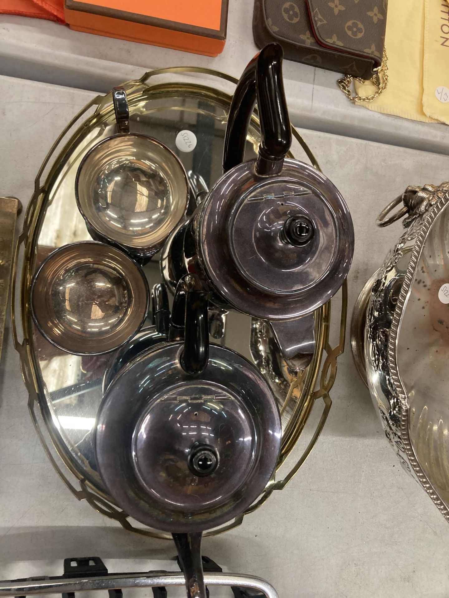 A COLLECTION OF SILVER PLATED ITEMS - PUNCH BOWL, TEA SET ON STAND ETC - Image 5 of 6