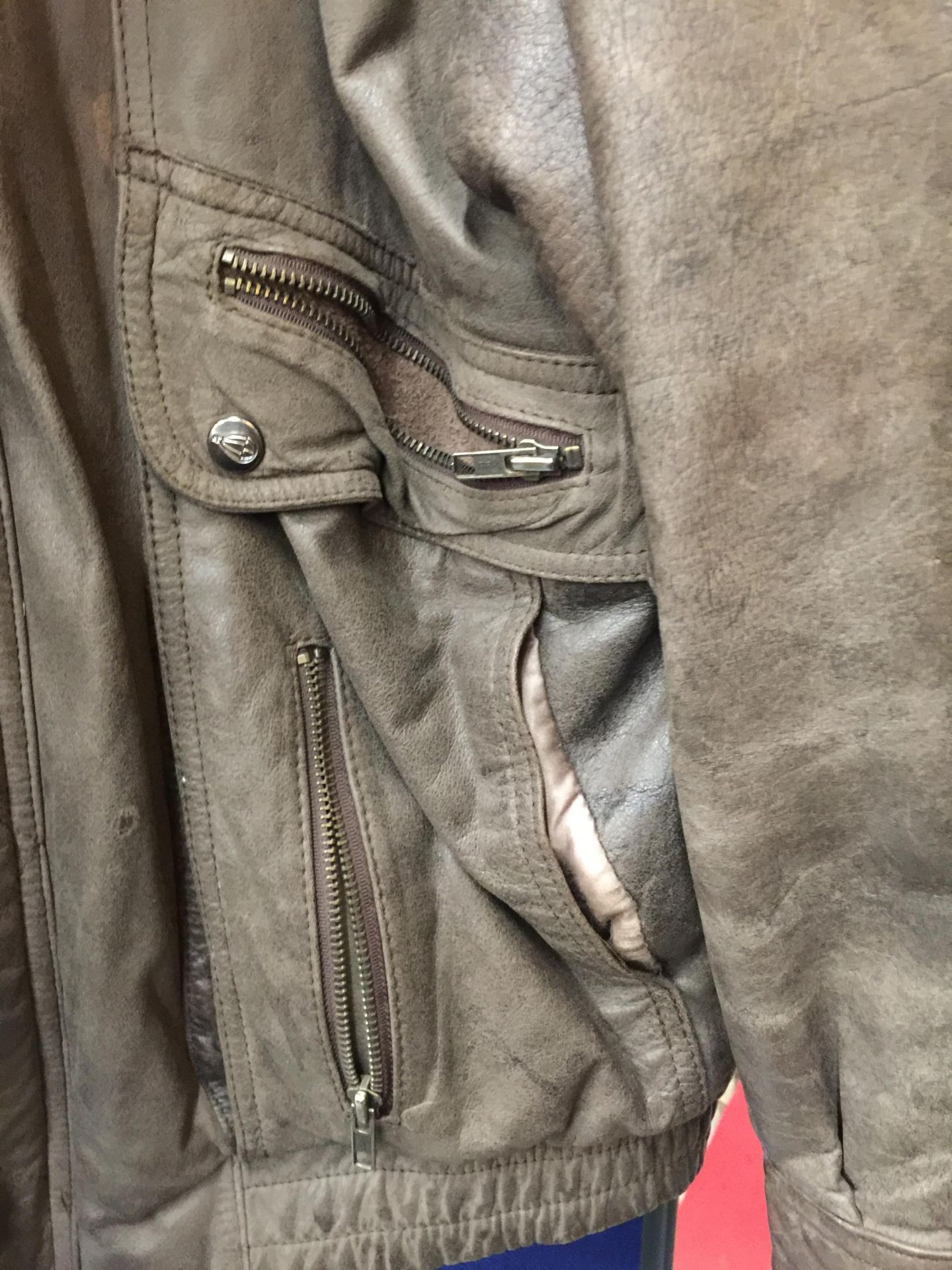 AN ALTITUDE GREY LEATHER JACKET - Image 3 of 5