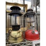 A PAIR OF VINTAGE PARAFIN LAMPS TO INCLUDE A TILLEY AND A BIALADDIN